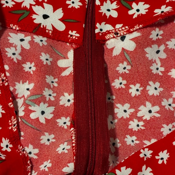 Red Floral Mini Skirt Size Small - Picture 3 of 4